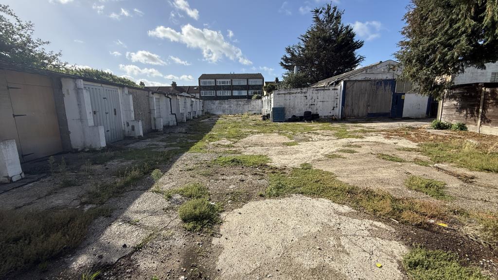 Lot: 34 - YARD, GARAGES AND LIGHT INDUSTRIAL PREMISES WITH POTENTIAL - External image of garage area